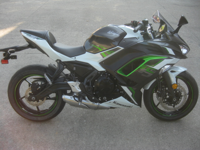 2022 Kawasaki EX650 Ninja 